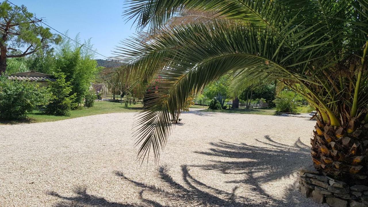 Mas Des Gardies Saint-Julien-de-Peyrolas Exterior foto
