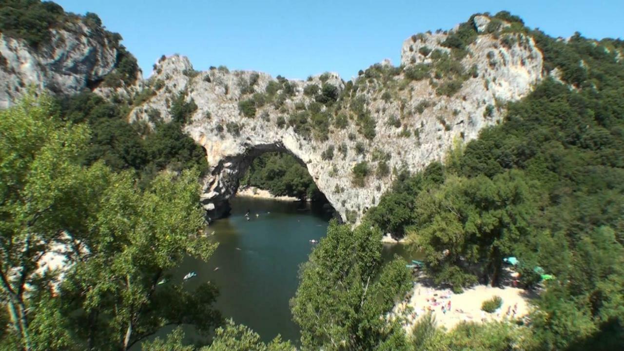 Mas Des Gardies Saint-Julien-de-Peyrolas Exterior foto